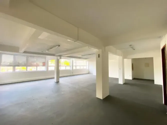 Loja Comercial com 291 m² no bairro Estreito, em Florianópolis/SC.