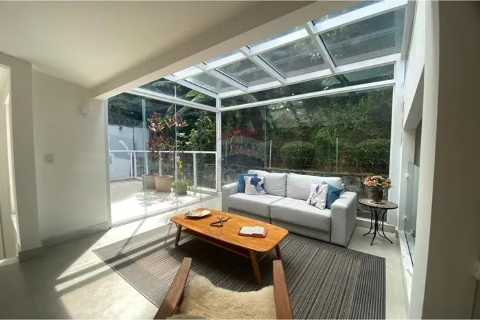 Charme, conforto e integração total com a natureza: casa em Fradinhos