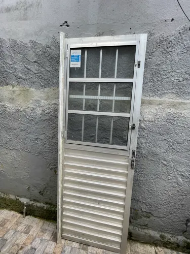 PORTA DE ALUMÍNIO ALUVID