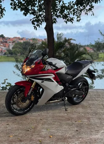 Moto em perfeito estado.