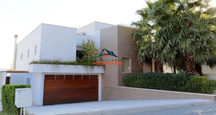 Casa de luxo à venda em condomínio exclusivo no Golf Gardens, Carapicuíba-SP: 3 quartos, 3