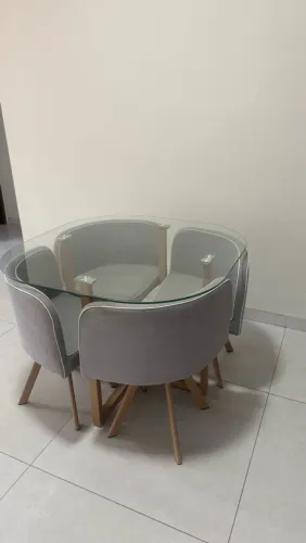 MESA COM 4 CADEIRAS
