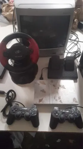 Lote de Game e Console Play2 Volante Acelerador NO ESTADO SEM GARANTIA ESTA SEM FONTE.