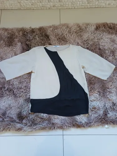Blusa Feminina Marisa Manga Longa Bege com Detalhe Preto Tam. 44