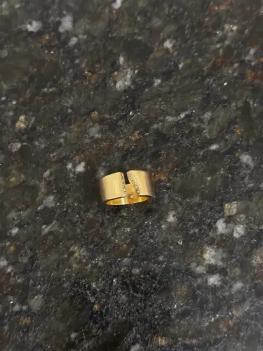 Lindo anel de ouro com diamante