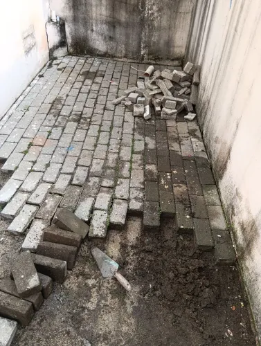 Vendo 18 metros de bloquete, sendo 900 unidades