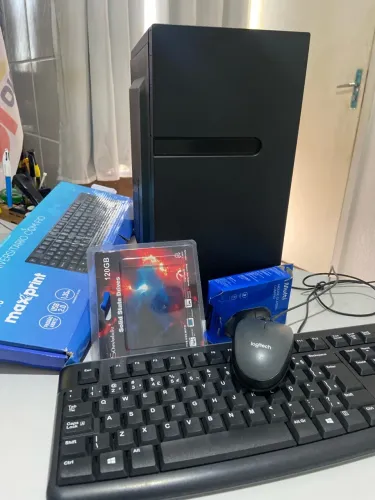 Cpu core i3 7100 8 giga ddr4 ssd 120 giga rede wifi novinha 