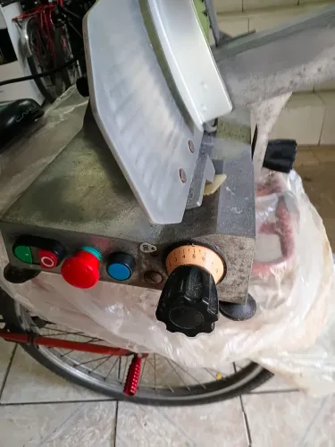 Fatiadora de queijo *