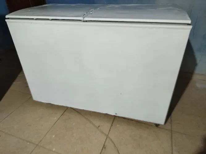 Freezer horizontal marca elétrolux bem conservado 440 litros faço entrega