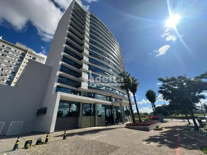Sala comercial disponível para locação no bairro Granja Marileusa em Uberlândia-MG.