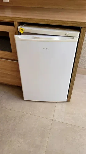 Freezer Vertical EOS 85 Litros - Pouco Uso, Excelente Estado