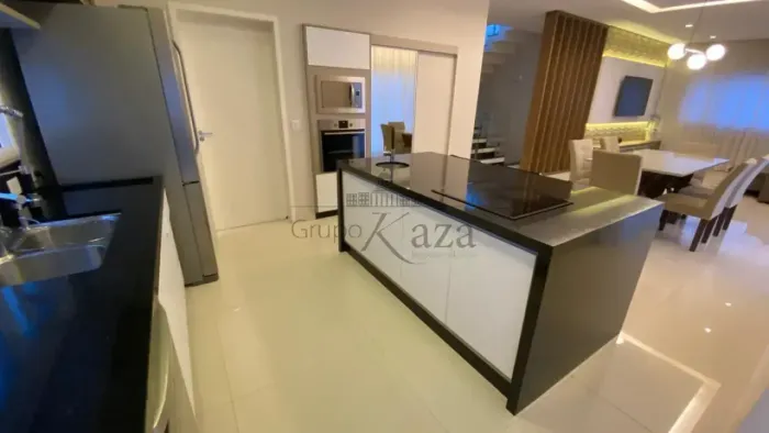 OPORTUNIDADE  CASA NO CONDOMÍNIO MÔNACO URBANOVA 3 SUÍTES 302m²