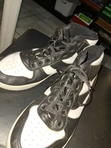 Tênis Esportivo Air Jordan da Nike - Preto e Branco