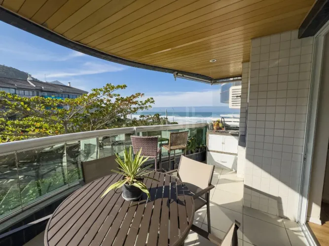 Apartamento de 130 m² com 3 quartos sendo 1 suíte na Praia Brava