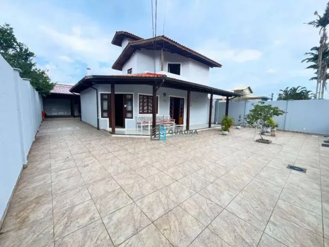 Casa com 3 dormitórios e Kitnet à venda - Lagoa da Conceição - Florianópolis/SC