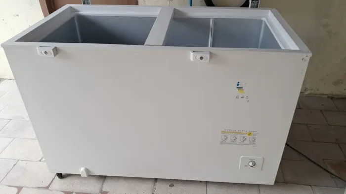 Freezer semi novo