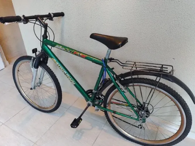 bicicleta aro 26 - 21 marchas -peças de aluminio - suspensão -  bom estado. 
