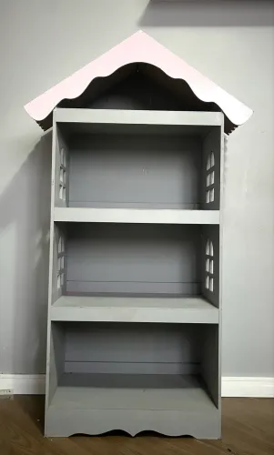 casinha de boneca em MDF pintada