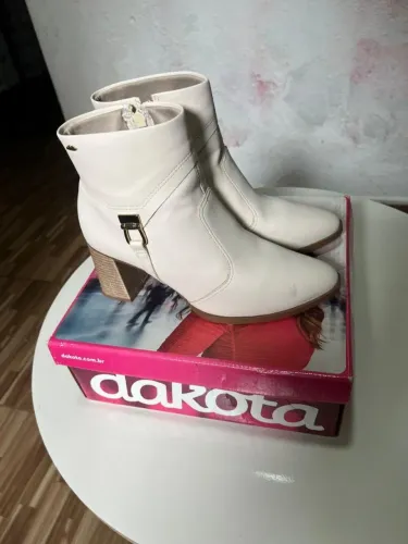 Vendo bota,valor:200,00