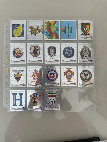 Figurinhas da Cola 2014 - Escudos e brilhantes