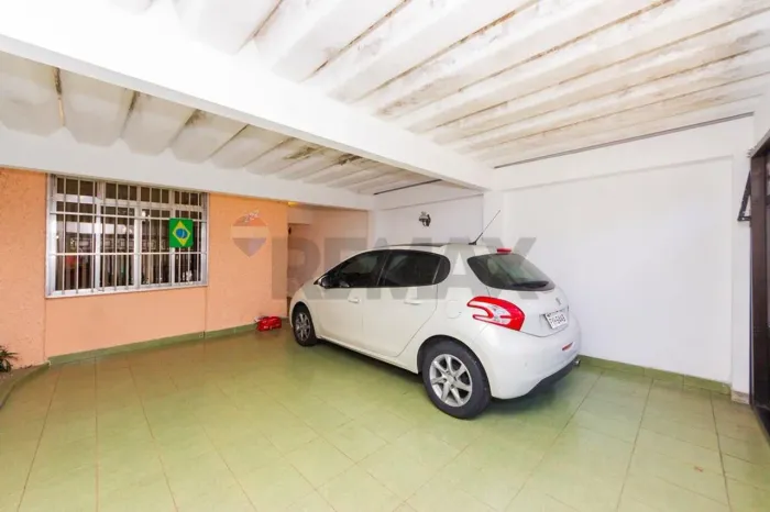 Sobrado de 122 m², com 3 dormitórios e 2 vagas de garagem no Bairro Jardim, Sto. André.
