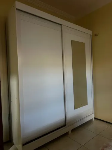 Guarda roupa duas portas com espelho
