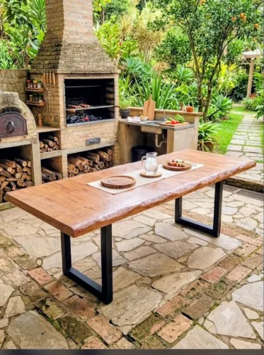Mesa de madeira rústica borda orgânica