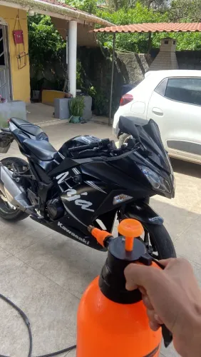 Ninja 300 ABS edição limitada