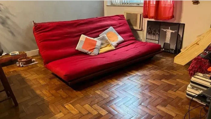Sofa-cama tipo futton vermelho