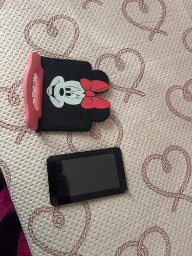 VENDO TABLET COM CAPA DA MINNIE