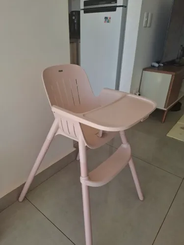 Cadeira de Alimentação Burigotto Poke - Cor Rose Madder (Seminovada)