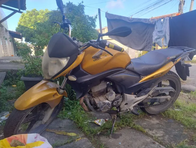 CB300R Dourada