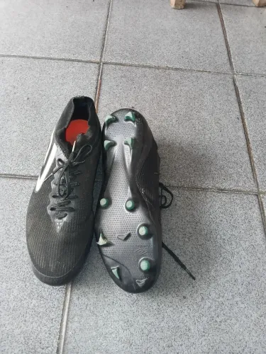 Chuteira de campo umbro n 40