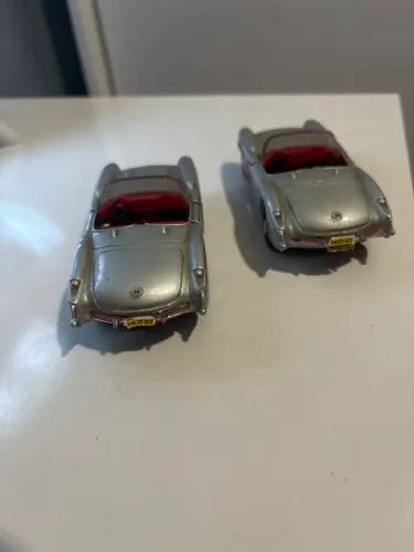 Miniatura Chevrolet Corvette 1957 Conversível Metal 1:39