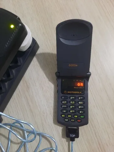 CELULAR STARTAC MOTOROLA 6000e - ÍTEM DE COLECIONADOR