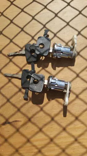 Par Miolo de Fechadura com chave GM Original Chevette