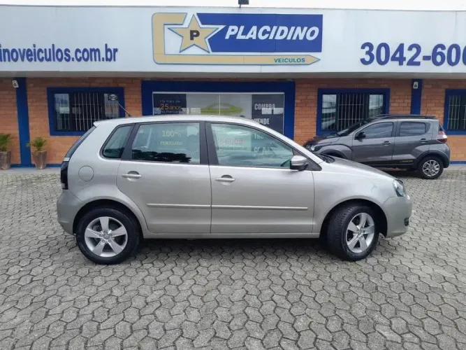 Volkswagen Polo 1.6 MSI Flex 16V 5P 2014