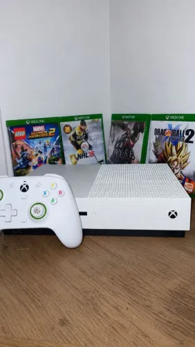 Xbox One S + 4 Jogos + Controle GameSir