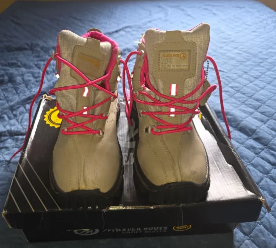 Bota Master Boots Feminina cinza e rosa