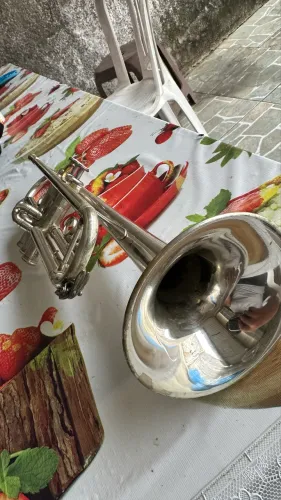 Vendo trompete yamaha 2335 chinês
