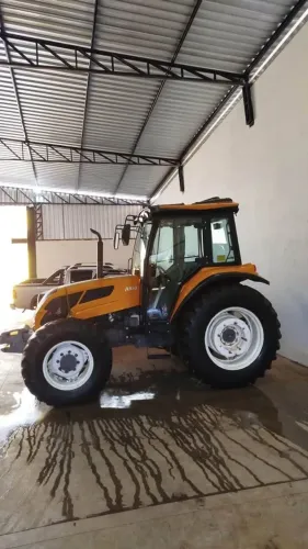 Trator Valtra A950 Cabinado