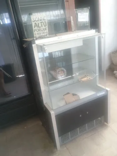 Vendo balcão vitrine com led Gelopar novinho.