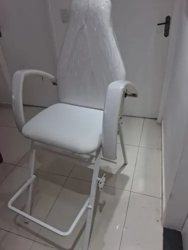 Vendo uma cadeira de estética em perfeito estado. 