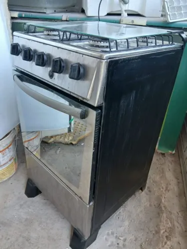 FOGÃO FUNCIONANDO PERFEITAMENTE COM GARANTIA E ENTREGAR