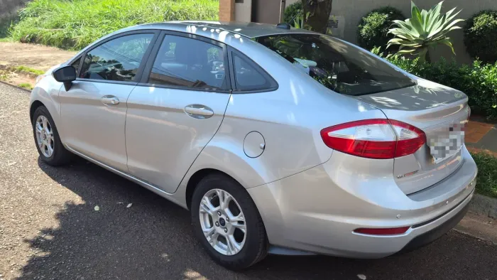 Ford Fiesta Sedan 1.6 16V Flex Aut. 2015