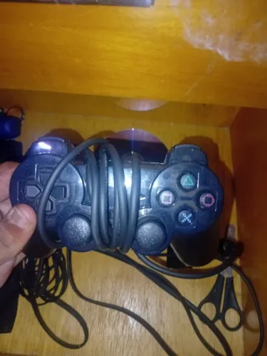Vendo PlayStation 2, com 2 controles e 2 jogos