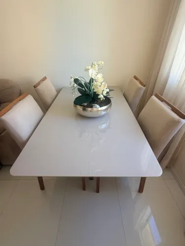 Mesa de jantar + 4 cadeiras