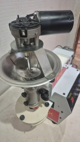 Vendo máquina de fazer salgados. Muito nova e utilizadas poucas vezes.