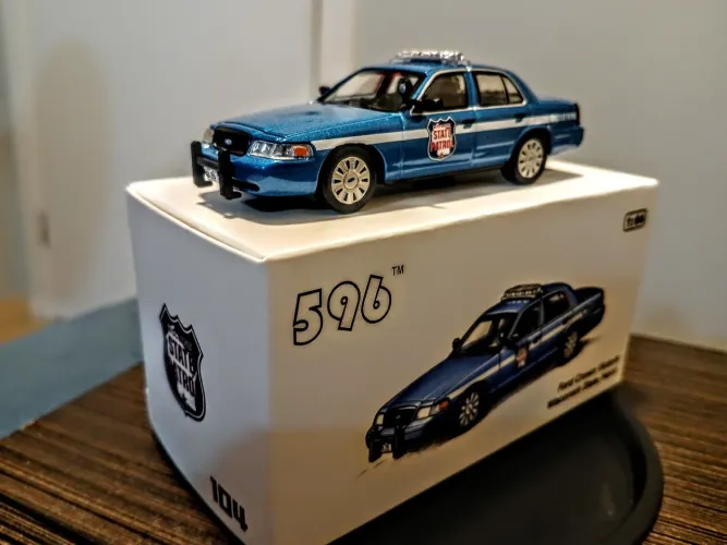 Miniatura 596 Models Ford Crown Victoria Wisconsin Police 1/64