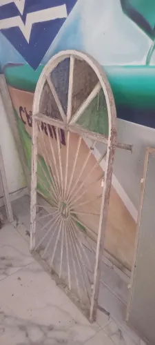 Janela de ferro colonial 200 RS